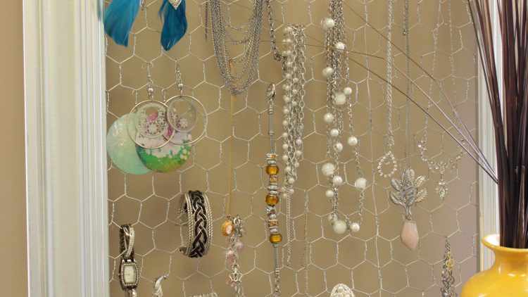 DIY Chicken Wire Jewelry Holder (FREE PDF)