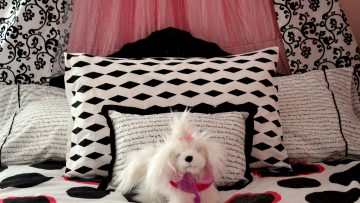 Easy-DIY-Fabric-Painted-and-Patterned-Pillow-Case-with-FrogTape®-Shape-Tape™-via-PinkWhen.com-10