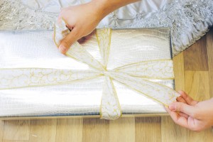 How to wrap a gift 