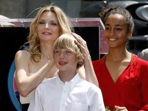 Actress Michelle Pfeiffer (L) poses with her son John (C) and daughter Claudia after Pfeiffer's star was unveiled on the Hollywood Walk of Fame during ceremonies in Hollywood, California, August 6, 2007. Pfeiffer adopted daughter Claudia before her marriage to writer David E. Kelley. REUTERS/Fred Prouser (UNITED STATES) - RTR1SKKA