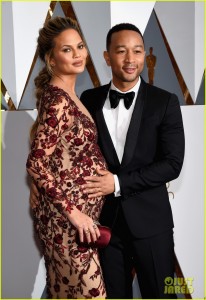 HOLLYWOOD, CA - FEBRUARY 28: Model Chrissy Teigen and musician John Legend attend the 88th Annual Academy Awards at Hollywood & Highland Center on February 28, 2016 in Hollywood, California. (Photo by Ethan Miller/Getty Images)