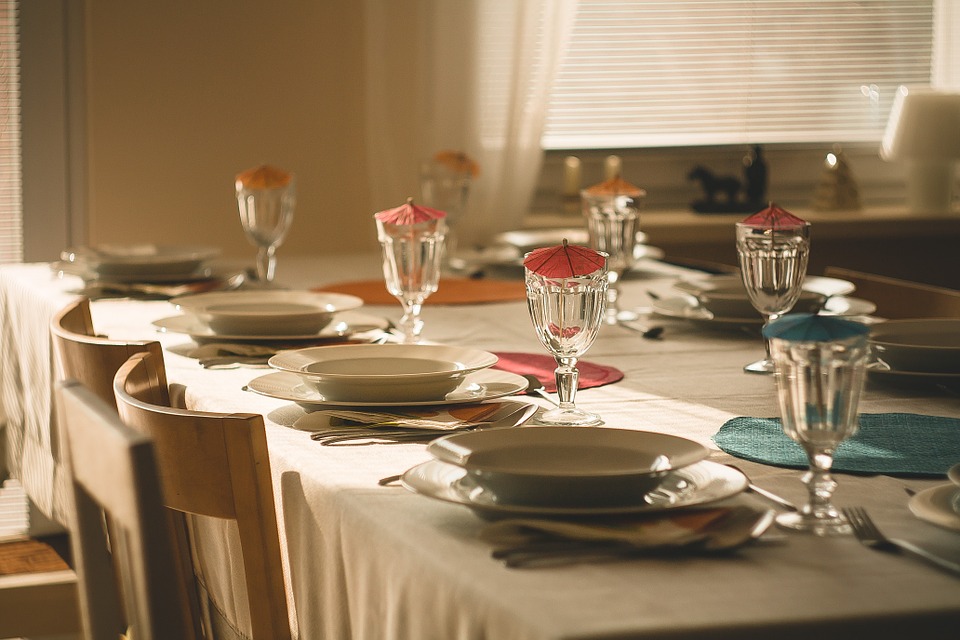 How To Properly Set a Formal Table for a Dinner Party ...