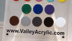 M&M_S05E08_Trend Spotting_Vally Acrylic 3