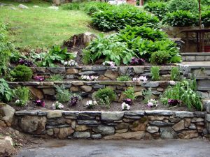 small-rocks-retaining-walls