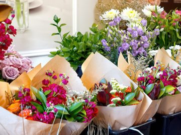 M&M_S22E02_Brittney De Paola_Floral Subscriptions as a Gift