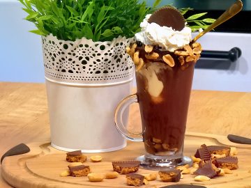 M&M_S25E03_Peanut Butter Hot Chocolate Ice Cream Float