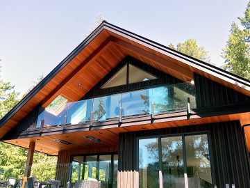M&M_S25E07_Jennifer MacDonald & Vanessa Konn_Sprout Lake Cabin Home Tour