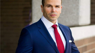 buying-agent-navy-suit