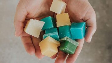 hands-holding-wax-melts-min