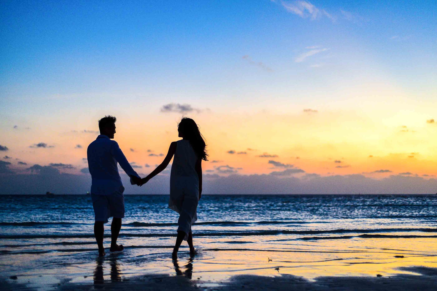 Why the Beach is Perfect for Your Couple Photos