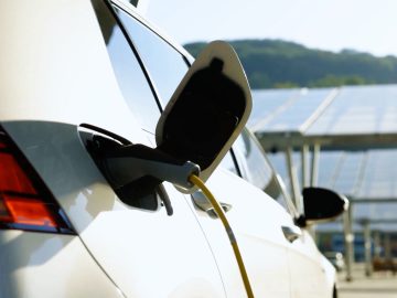 M&M_S39E03_Get Wired Electric