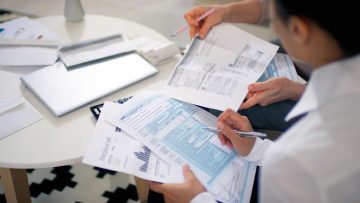 M&M_S39E03_Rawluk and Robert