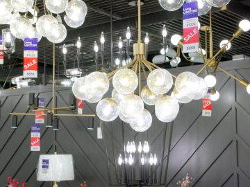 M&M_S39E11_Living Lighting