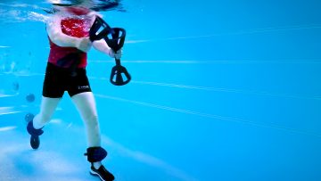 M&M_S41E04_Julie Thynham_Underwater Exercise Equipment