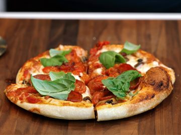 M&M_S40E03_Marina Sorrenti_Create the perfect pizza with these kithen essentials