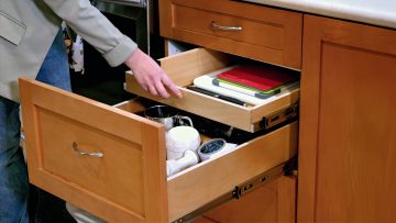 M&M_S40E05_Sarah Rolleman & Lisa Knotts_Shelf Genie Kitchen Makeover