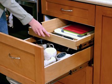 M&M_S40E05_Sarah Rolleman & Lisa Knotts_Shelf Genie Kitchen Makeover