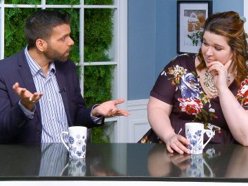 M&M_S40E06_Host Chat