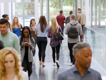 M&M_S41E08_CLI College official