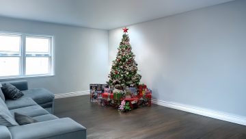 M&M_S42E01_Holiday Traditions_Trendy Trees