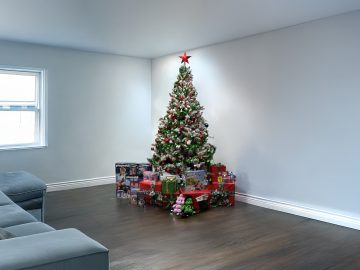 M&M_S42E01_Holiday Traditions_Trendy Trees