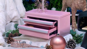 M&M_S42E01_Rona Gift Ideas