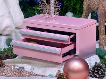 M&M_S42E01_Rona Gift Ideas