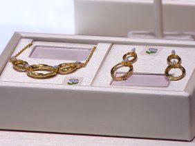 M&M_S42E01_Valeria Almosnino_Ben Moss New Holiday Collections