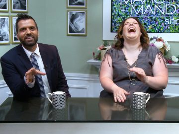 M&M_S42E09_Host Chat