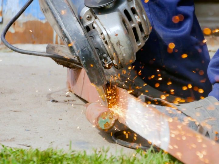 M&M_S42E11_Me and my Van Home Repair