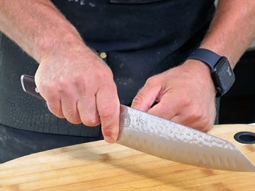 M&M_S42E12_Michael Varga_Kitchen Hack_Proper Way to Hold a Knife