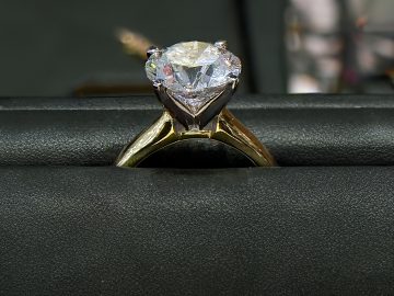 M&M_S42E12_Valeria Almosnino_Comparing Diamond Collections