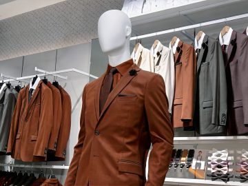 M&M_S45E05_Cynthia Florek_Tip Top Tailors Wedding Party Fashion