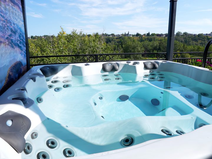 M&M_S45E02_RNR Hot Tubs-topaz-upscale-2x